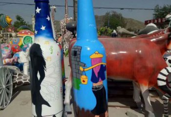 彩繪酒瓶雕塑廠家，公園玻璃鋼酒瓶雕塑制作