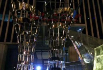 鏤空酒瓶雕塑廠家，公園不銹鋼酒瓶雕塑制作