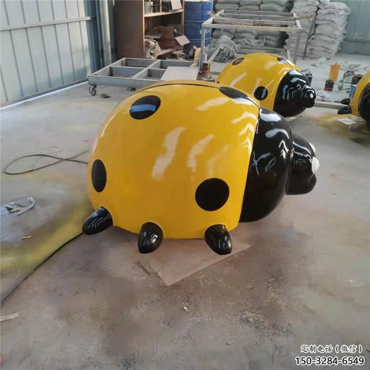 售樓部瓢蟲(chóng)雕塑，噴砂發(fā)光雕塑，彩繪題材