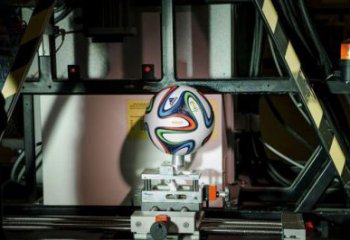 村口足球雕塑 啞光景觀球體雕塑 公園球類雕塑