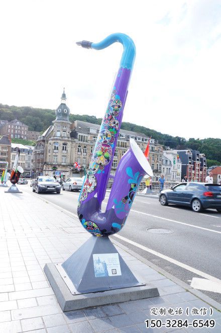 彩繪薩克斯雕塑 電鍍現(xiàn)代樂器雕塑 公園西方樂隊雕塑