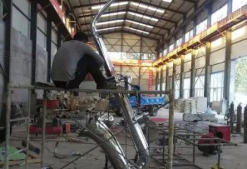 鏡面薩克斯雕塑 烤漆大型西方樂隊雕塑 彩繪樂器雕塑