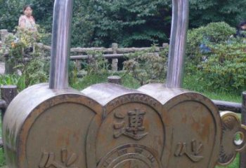 中式鎖子雕塑 啞光同心鎖雕塑 游樂場雕塑