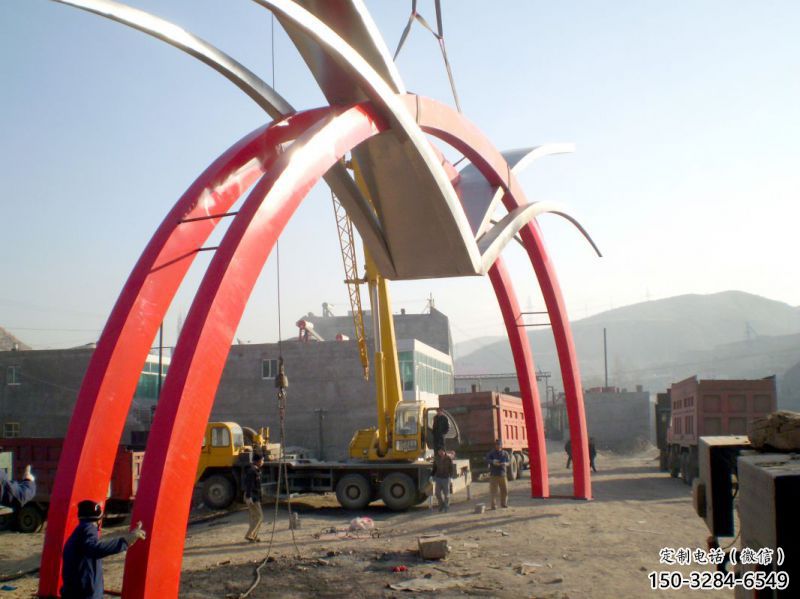 現(xiàn)代大門雕塑