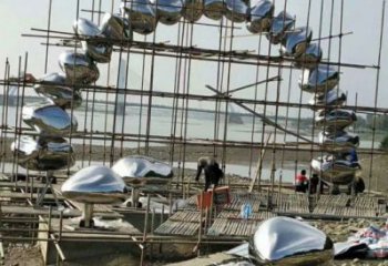 鵝卵石門頭雕塑，創(chuàng)意藝術設計，不銹鋼景觀大門雕塑