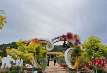 心形拱門雕塑，鏤空工藝，不銹鋼藝術大門雕塑廠家