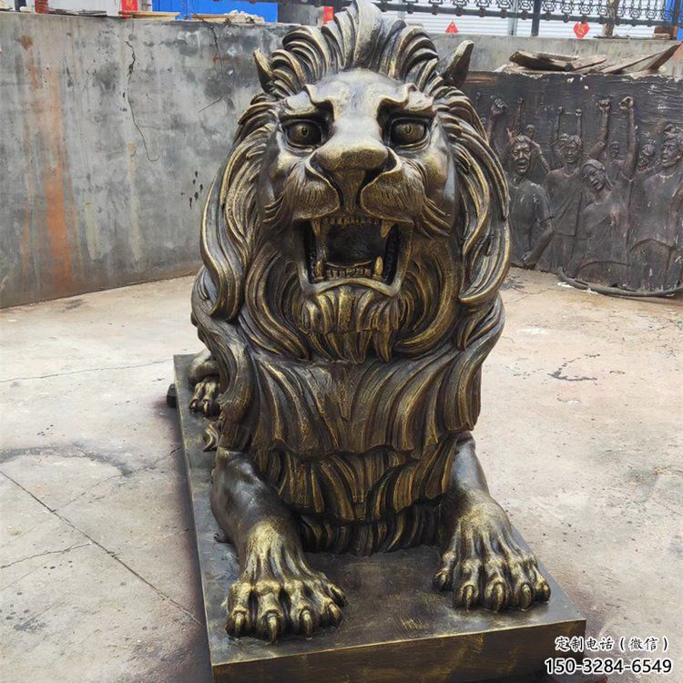 仿銅動(dòng)物景觀雕塑，玻璃鋼爬式獅子雕塑廠家