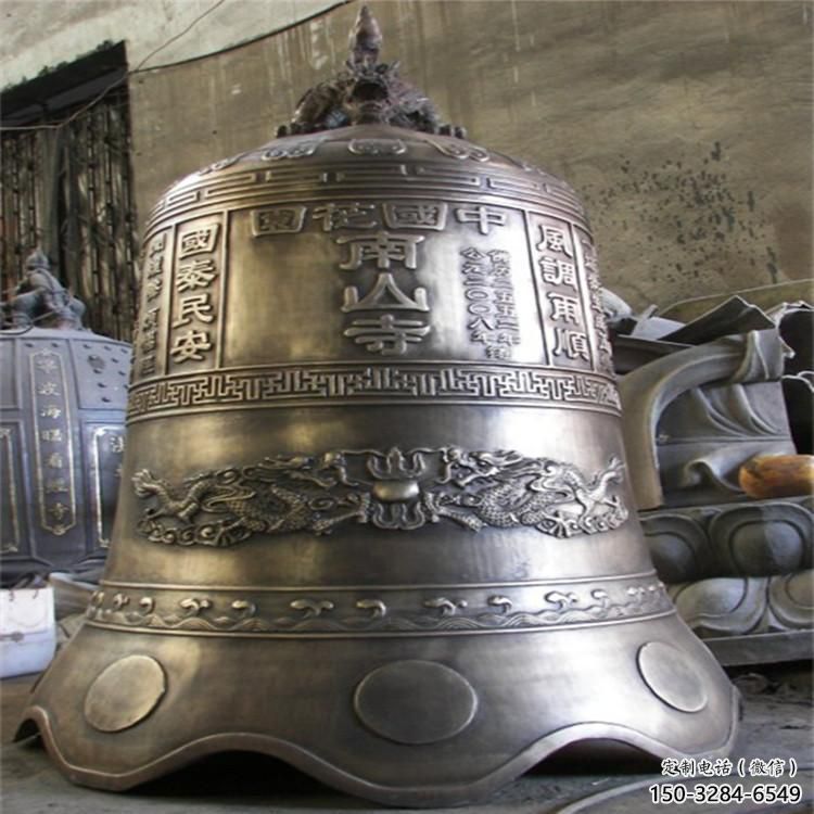 南山寺喇叭形銅鐘雕塑