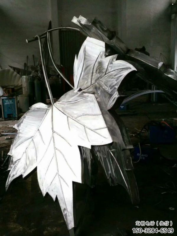 楓葉雕塑觀賞型，街景小品，金屬楓葉雕塑主題常用