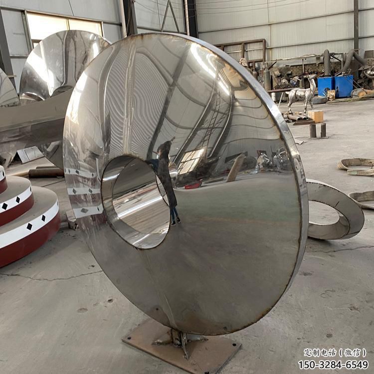 圓鏡雕塑廠家，地標擺件，不銹鋼圓鏡雕塑造型生產商