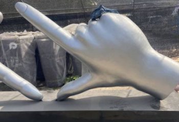 剪刀手雕塑供應(yīng)，城市裝飾，彩色不銹鋼剪刀手雕塑優(yōu)選