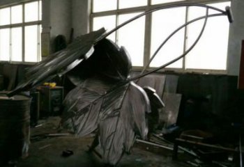 楓葉雕塑服務商，噴泉雕塑，不銹鋼楓葉雕塑訂做廠家
