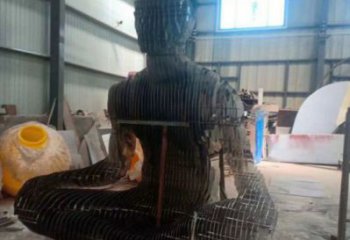 現(xiàn)代鏤空人物雕塑優(yōu)選，圓雕體系，鐵藝坐式人物雕塑選定