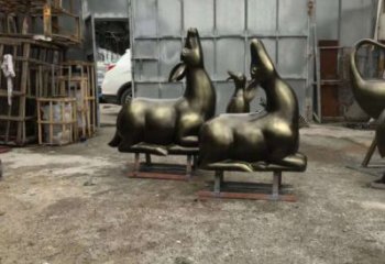 張掖小鹿雕塑選用，鍛造工藝，藝術(shù)抽象銅鹿雕塑標(biāo)準(zhǔn)