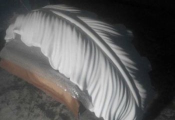 欽州羽毛雕塑供應，花園小品，酒店玻璃鋼羽毛雕塑展品