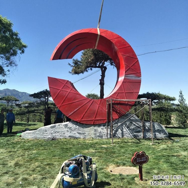 南明草地精神堡壘雕塑