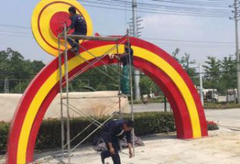 荊門烤漆拱門雕塑，彩虹圖案設計，不銹鋼大門雕塑實景