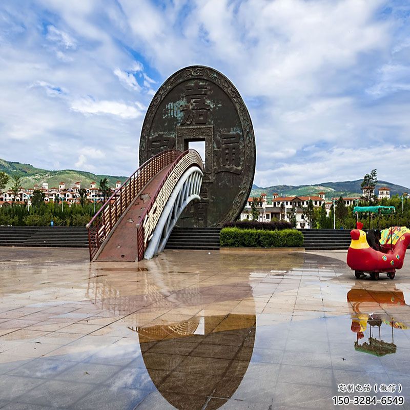 武漢步行街古幣雕塑