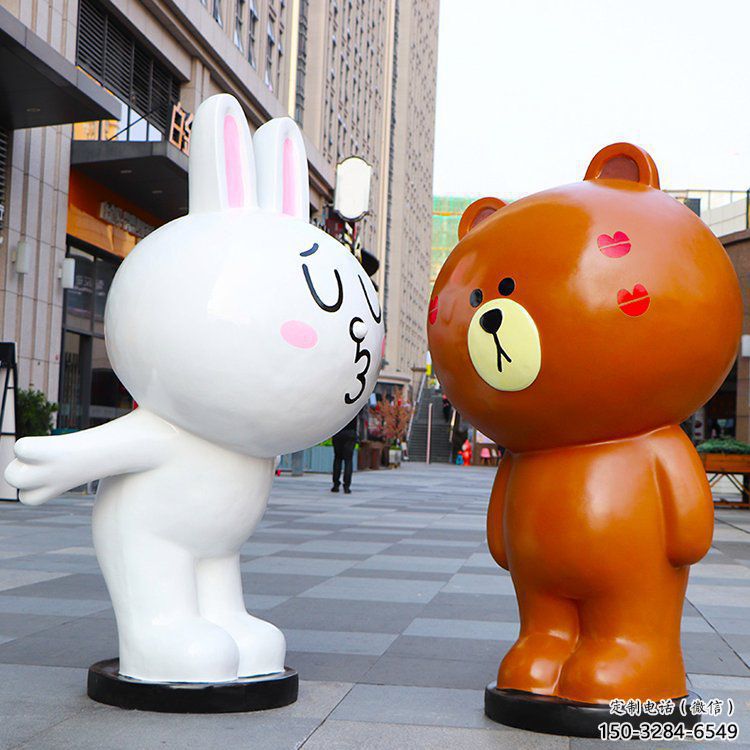 原州步行街布朗熊雕塑，玻璃鋼動物雕塑，卡通方式