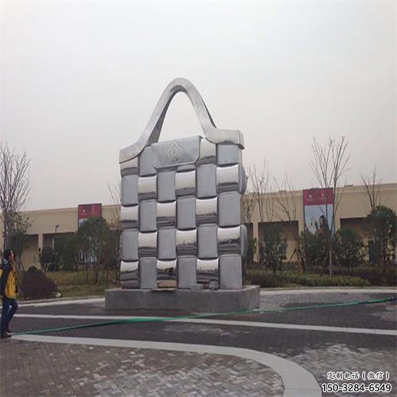 曲靖景觀背包雕塑優(yōu)選，陸地擺件，園林不銹鋼背包雕塑供應(yīng)