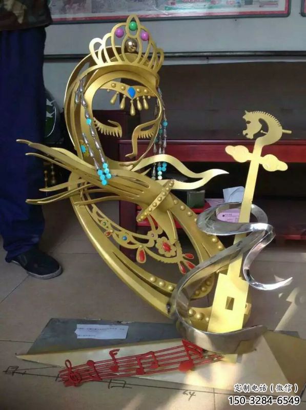 迪慶公園臉譜雕塑